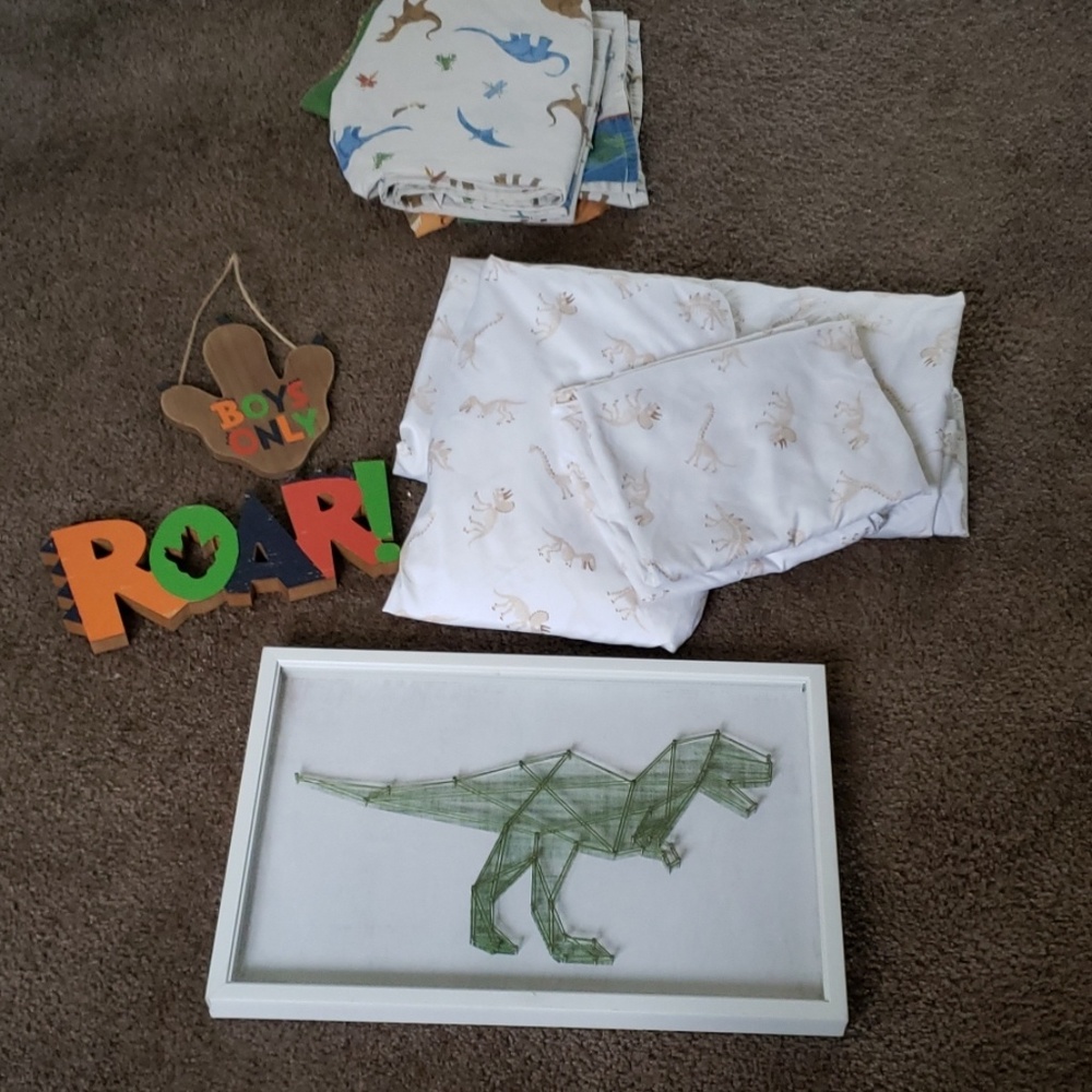 DINOSAURS!! Full size sheets, wall hangings